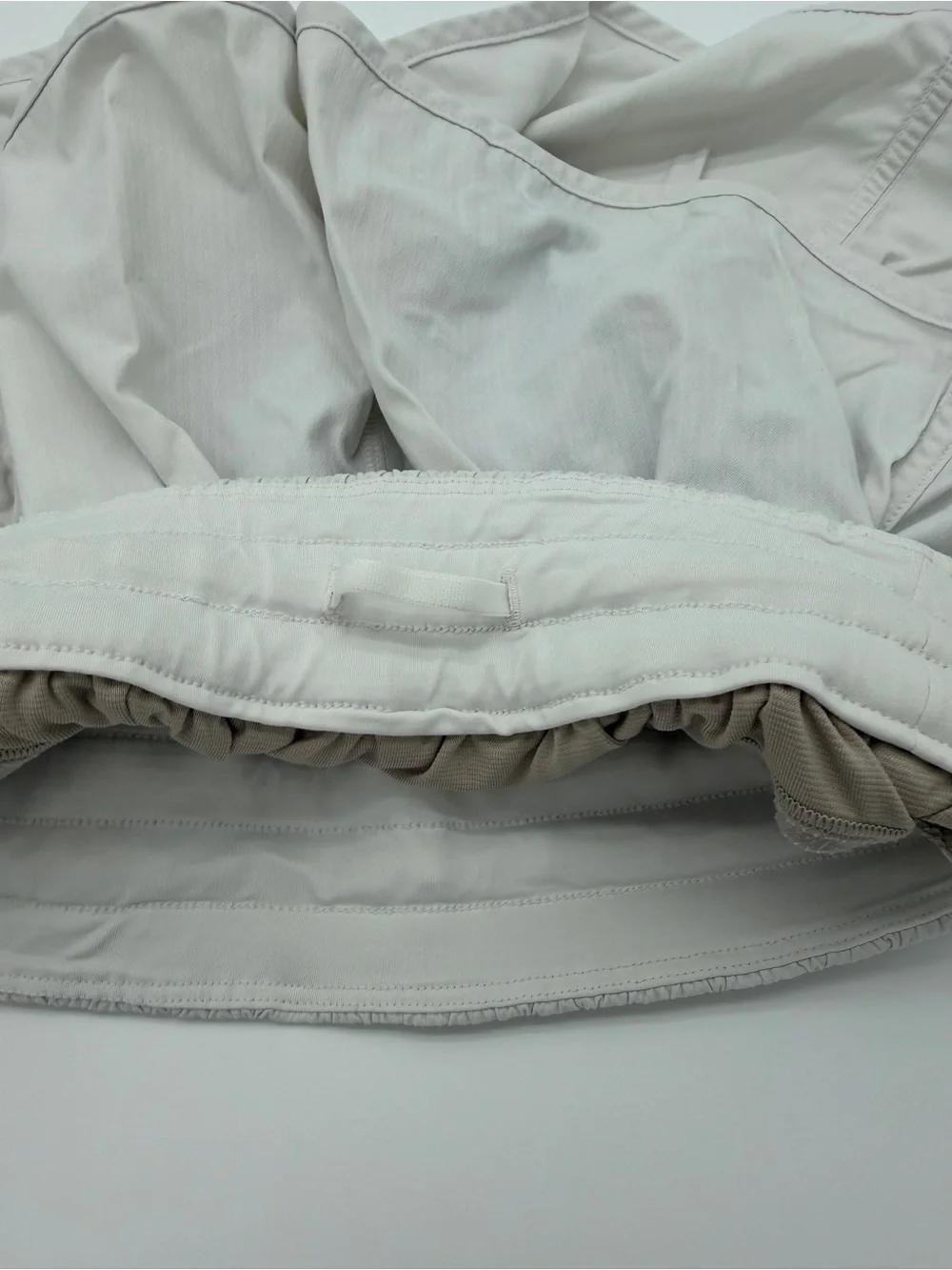 White Lululemon Low Rise Fit Tracker Short 4” Inseam Size 6 Swift Ultra - Picture 3 of 8